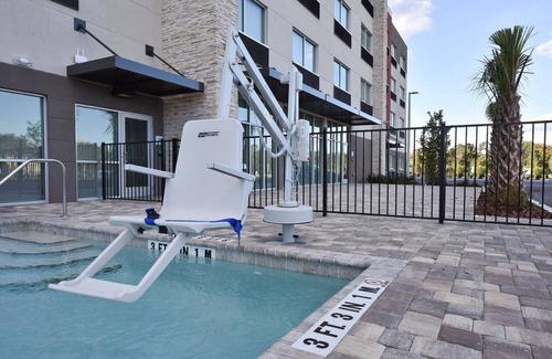 Southeast Orlando House | Enjoy modern amenities at our new Lake view room !