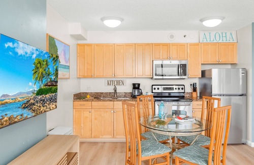 Waikiki Condo | Enjoy Mountain Views w/Free Parking + Near Beach