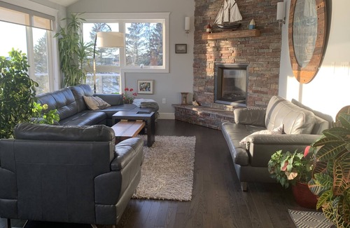 Glen Margaret House | Enjoy oceanfront living at its best!!