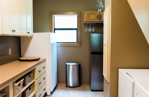 Wellborn House | Enjoy our 5-bedroom, peaceful, wooded retreat in College Station