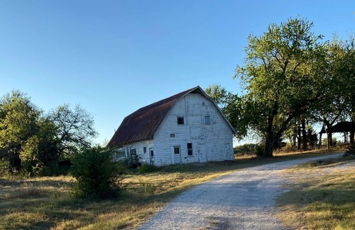 Lincoln County House | Enjoy our peaceful and quiet farmhouse with family or friends!