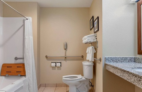 Comstock Park House | Enjoy Our Stunning Accommodations! W/ Free WiFi