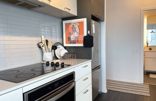 Bay Street Corridor Apartment | Enjoy panoramic city views from this stylish apartment near Dundas Square