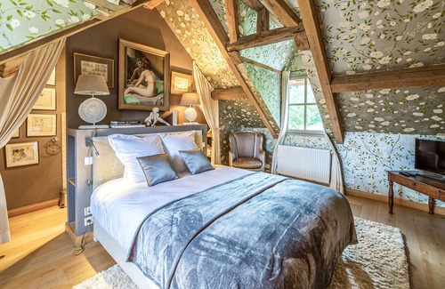 Nouan-le-Fuzelier House | Enjoy privacy and luxury in this villa on a beautiful estate.