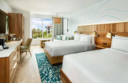 Marathon House | Enjoy Relaxation at Inviting Room in Marina Setting! Outdoor Pool, Parking!