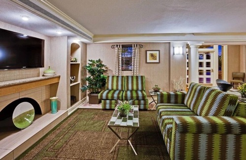 Orlando Hotel | Enjoy Relaxation | Free Parking & Breakfast | Pool | Near Airport | 2 Units