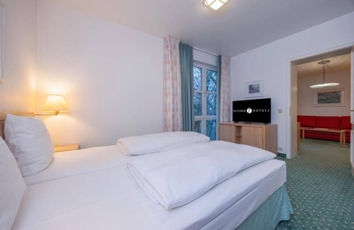 Heiligenhaus Hotel | Enjoy Room Near Thormühlen‑Park With Bistro Dining Pets Allowed Parking