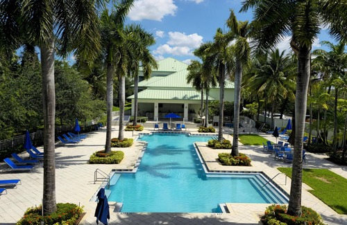Doral Condo | Enjoy Shopping, Dining, Golfing - King Studio XL