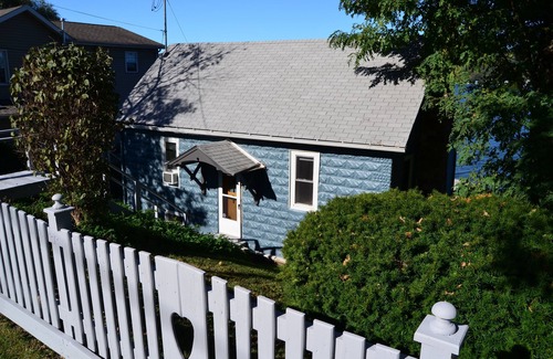 Penn Yan Cottage | Enjoy spectacular sunsets on the Keuka Wine Trail! Charming & pet friendly!