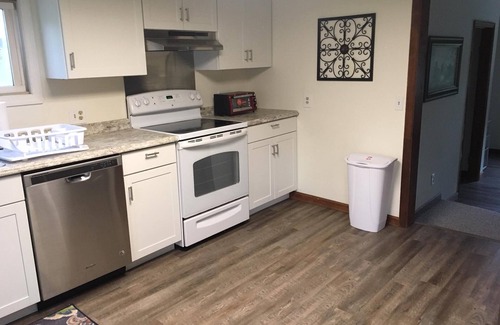 Tannersville House | Enjoy Spring Skiing -5 min to Hunter Mtn (now owned by VAIL) 5 BDRM House