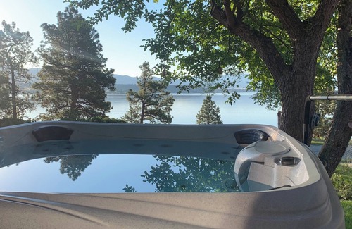 Helena Condo | Enjoy Stunning Lake & Mountain Views. Swedish, Beachy 2 bdrms/1 bath w/Hot Tub