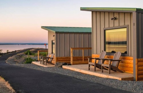 Boardman House | Enjoy Stunning Views Across the Columbia River! FREE Parking, Outdoor Pool!