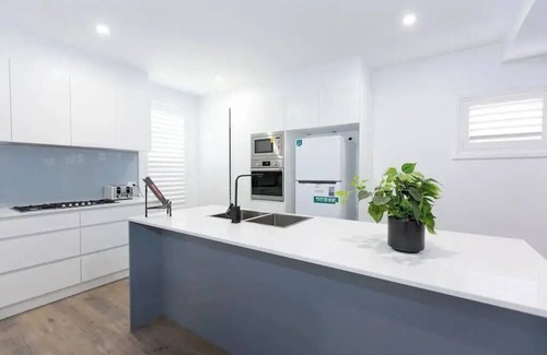 Wagga Wagga Apartment | Enjoy stylish city living in this brand new 4 bedroom townhouse in Wagga CBD.