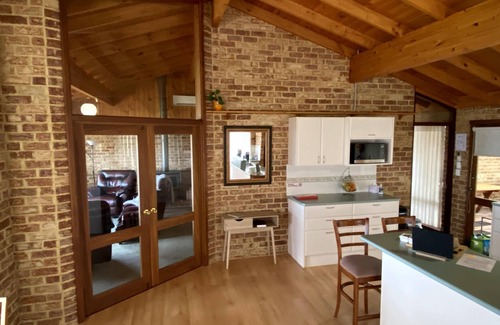Little Grove House | Enjoy Sunrise Views from the comfort of this beautiful home away from home!