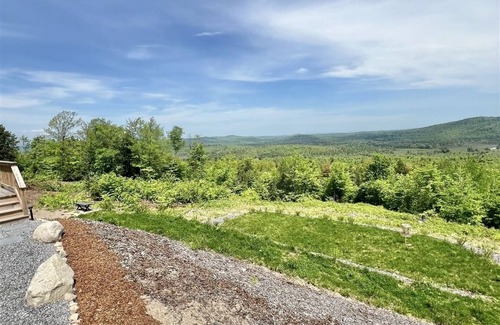 Sebago House | Enjoy sunrise views over Sebago Lake