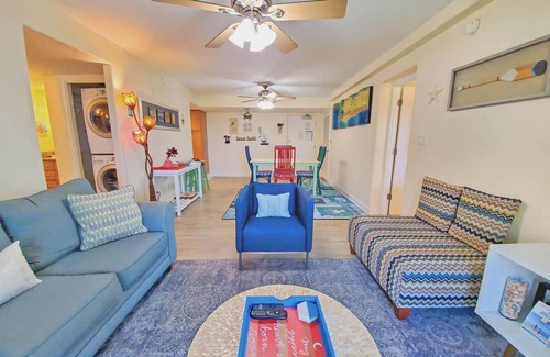 Pensacola Beach Condo | Enjoy Sunsets at Fully Equipped 2BR Condo at the Beach