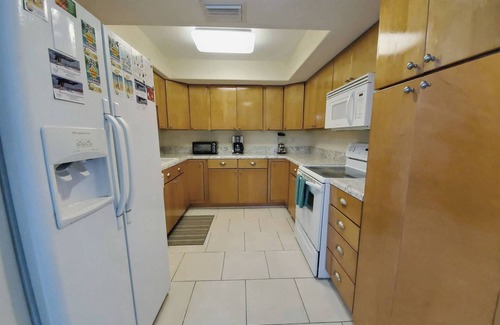 Pensacola Beach Condo | Enjoy Sunsets at Fully Equipped 2BR Condo at the Beach