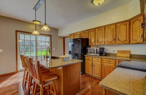 Canandaigua House | Enjoy swimming/boating in the lake, Fall Foliage, Wine trail, Skiing and Hiking
