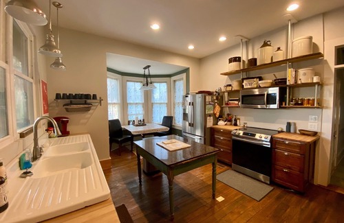 Deersville House | Enjoy Tappan Lake in 1860’s Victorian Home in quaint Deersville
