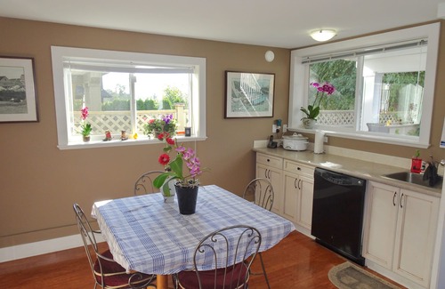 White Rock House | Enjoy the beach in White Rock! Available November 1, 2024