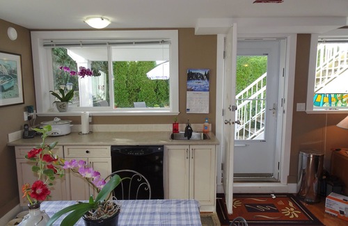 White Rock House | Enjoy the beach in White Rock! Available November 1, 2024