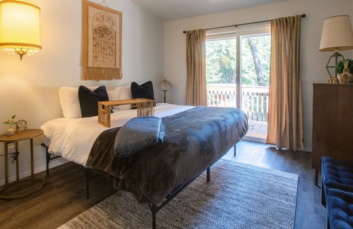 Cave Junction House | Enjoy the beauty of Southern Oregon with a stay in our cozy and spacious vacation rental!