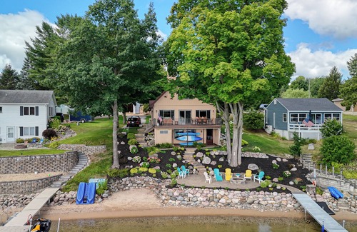 Traverse City House | Enjoy the Best of Both Worlds on Beautiful Silver Lake
