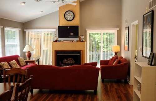 Helmsburg House | Enjoy the Bird Nest in Beautiful Nashville, Brown County, Indiana.