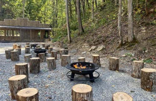 Sevierville House | Enjoy the "Calm On The Water" in a Relaxing Luxurious Pool Cabin on the Lake!