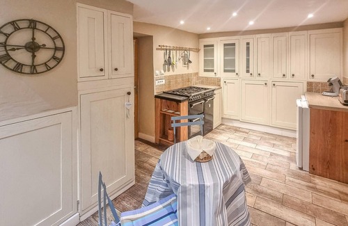 Marigny House | Enjoy the charm of this large yet cozy cottage with swimming pool in the communal garden.