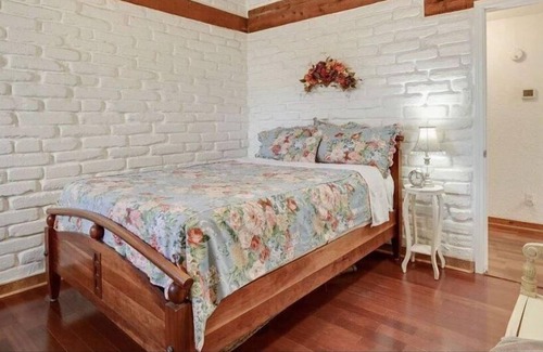 Corrales House | Enjoy the charms of NM in this beautifully cited and furnished home