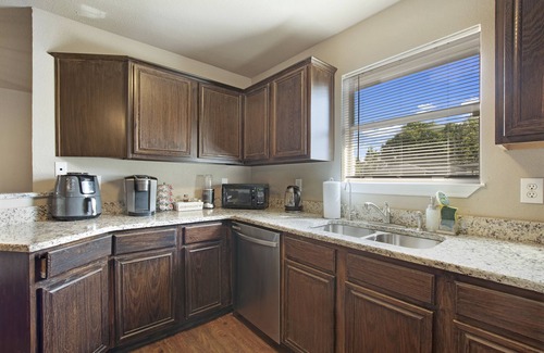 Cedar Crest House | Enjoy the Entire Home Near the Heart of Dallas