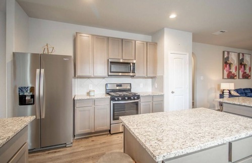 Conroe House | Enjoy the Holidays or Family Vacation Close to Six Flag Hurricane Harbor