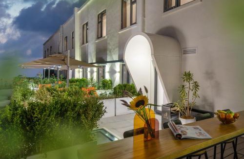 Middle Chaoyang Hotel | Enjoy the hotel - with free late-night supplies, free fruit, water and free breakfast coffee, close to Tiananmen Square, Forbidden City, Temple of Heaven, Embassy, Sanlitun, Metro Line 10 Tuanjie Lake, CBD, CCTV, China Zun