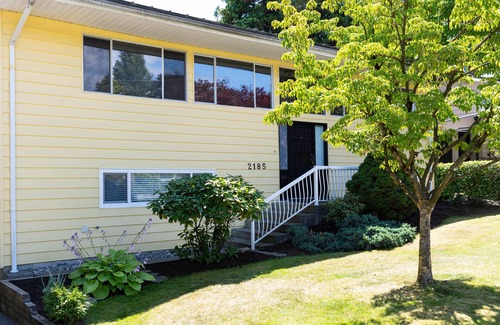 Lynn Valley House | enjoy the mountains and nature in our lynn valley home