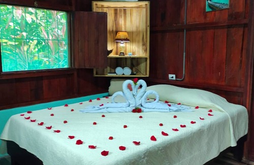Katira Hotel | Enjoy the Nature at Posada Río Celeste La Amistad