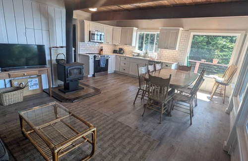 Otter Rock House | Enjoy the Oceanfront Views at this Pet Friendly home, with Beach Access Nearby
