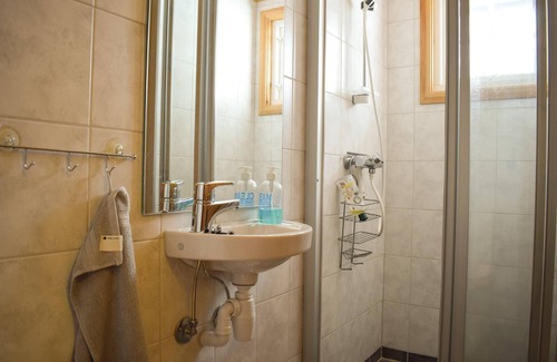 Kroderen House | Enjoy the real cabin feeling with a view of Krøderen and the mountains.