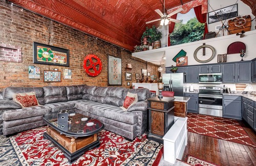 Hot Springs Resort | Enjoy the rich history. Best location in downtown! Large 2 bedroom apartment.