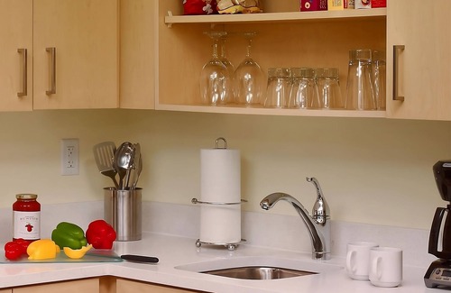 Middleburg Heights Hotel | Enjoy the Rock and Roll Hall of Fame Tour! Pet-friendly, FREE Parking