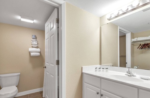 Kelleys Island House | Enjoy the Scenic views of Kelleys Island Glacier Suite 115