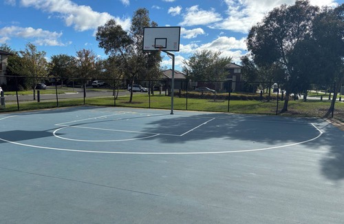 Craigieburn House | Enjoy the specious home, get good rest after your activities.