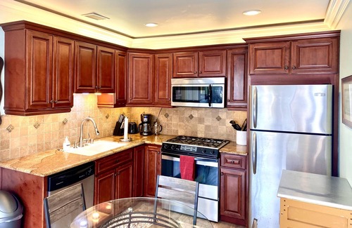 Hermosa Beach Condo | Enjoy THE STRAND, Steps to the sand, SPECIAL RATES , Inquire Now !