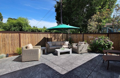 Eastside Santa Cruz House | Enjoy the sun and the great atmosphere at the Surf Shack. A beautiful cottage.