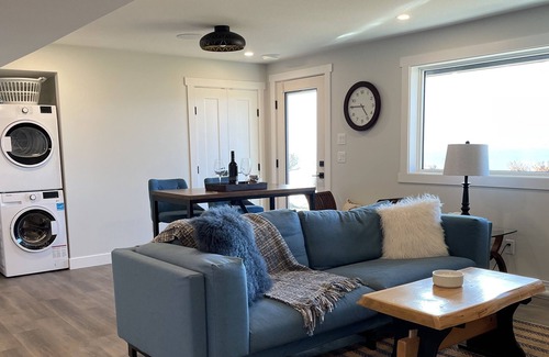Central Okanagan House | Enjoy the view of Okanagan Lake while relaxing on this private two acres of land