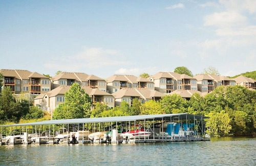 Ridgedale Apartment | Enjoy the views of Table Rock Lake in this 2BD resort condo