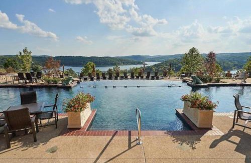 Ridgedale House | Enjoy the views of Table Rock Lake in this 2BD resort condo