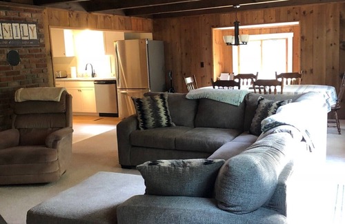Freedom House | Enjoy the White Mountains and Lakes Region, pet friendly open to seasonal rental