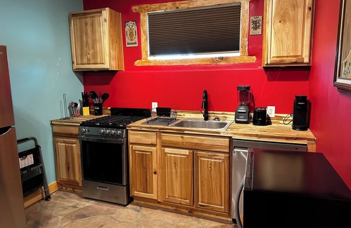 North Valley House | Enjoy this 2 bedroom attached unit with an amazing master suite.