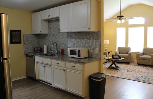 Fort Worth House | Enjoy this 3bed2bath home 1 mile from TCU &10 mins from downtown Ft worth